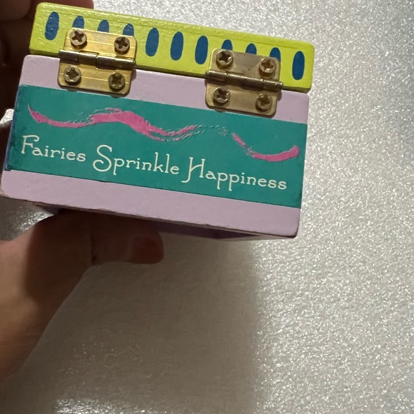 Fairly happy little girl necklace in keepsake box NWT in original box - Picture 6 of 7